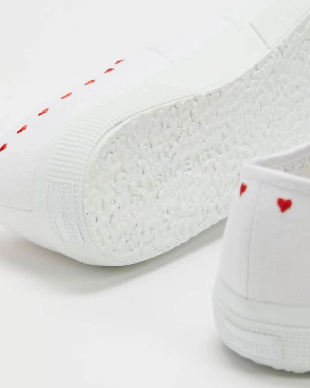 2750 Little Hearts Embroidery Sneakers