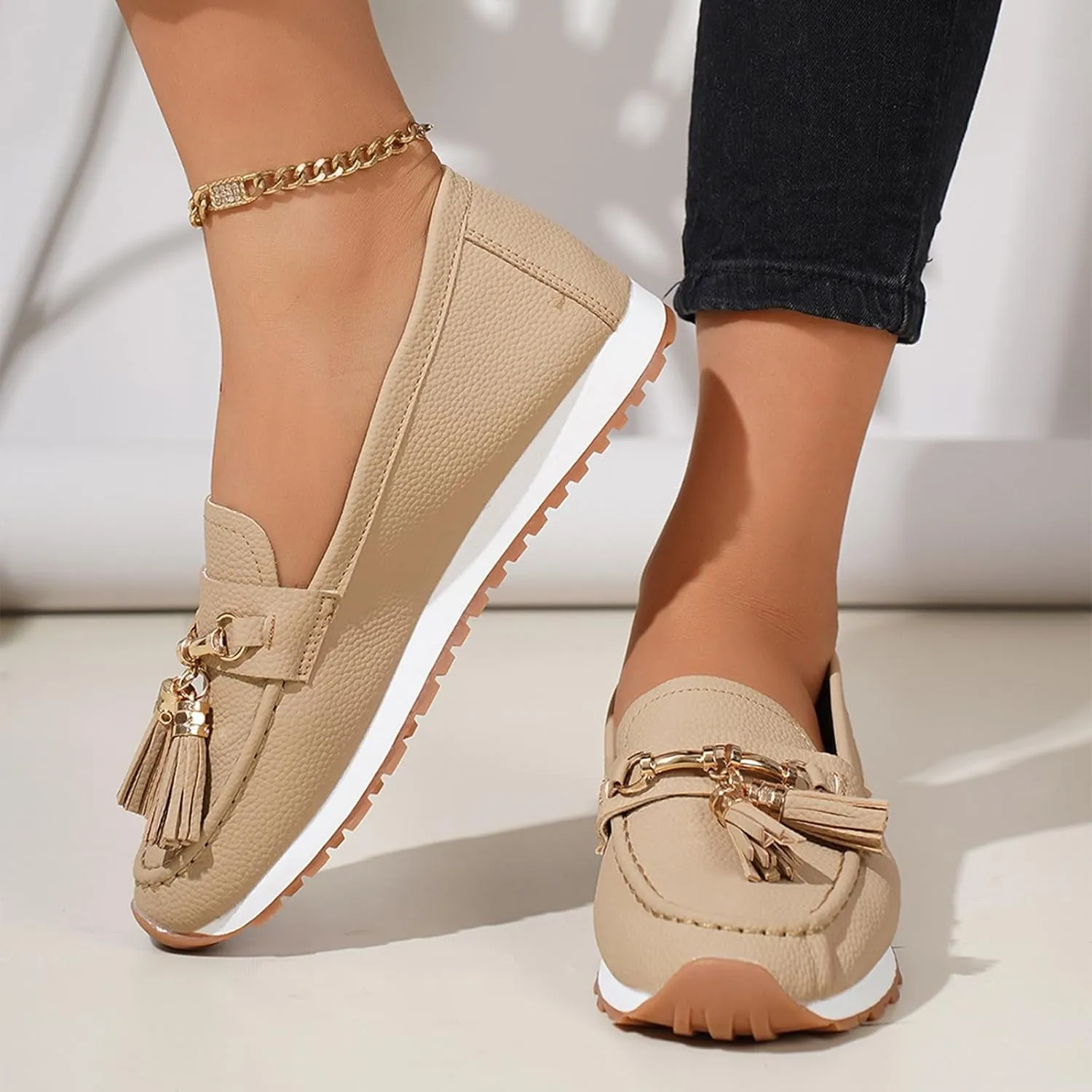 Women's Shoes for Everyday Wear Stylish Closed Toe Design with Fringe Perfect for Relaxed Outfits Casual Sneaker
