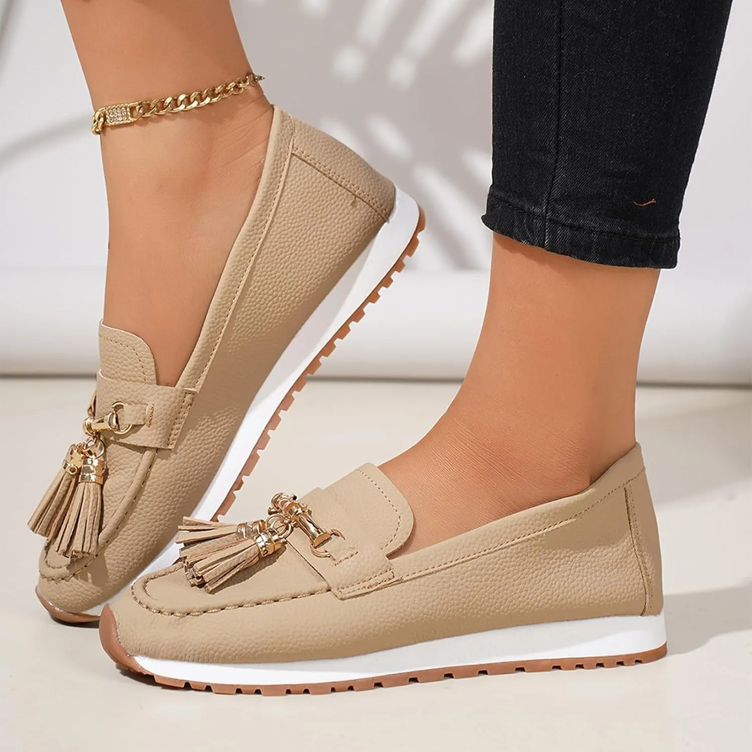 Women's Shoes for Everyday Wear Stylish Closed Toe Design with Fringe Perfect for Relaxed Outfits Casual Sneaker