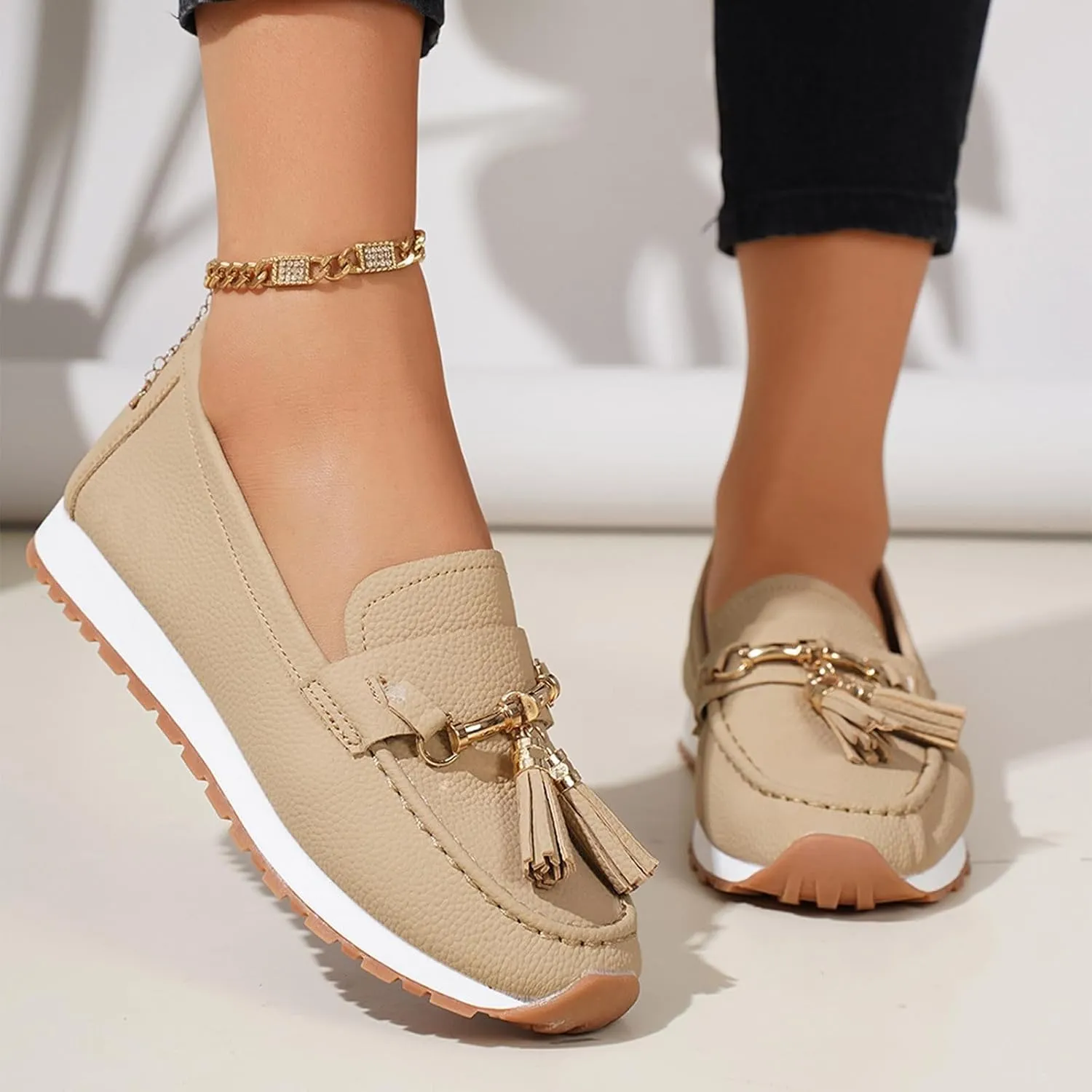 Women's Shoes for Everyday Wear Stylish Closed Toe Design with Fringe Perfect for Relaxed Outfits Casual Sneaker